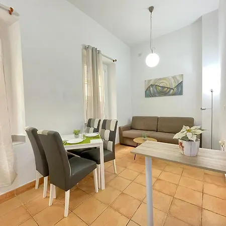 Apartamento Santa Paula. Centrico Y Acogedor.